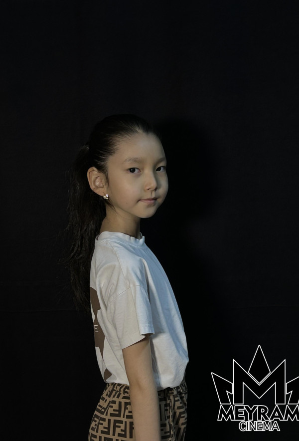 Айзере Манат