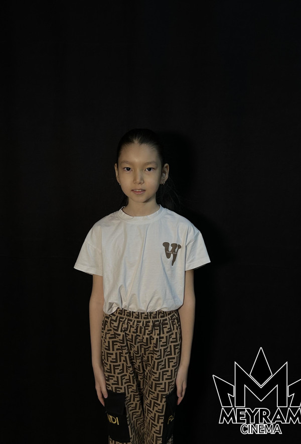 Айзере Манат