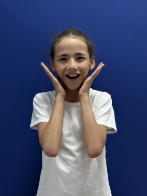 Аймира Әділақын