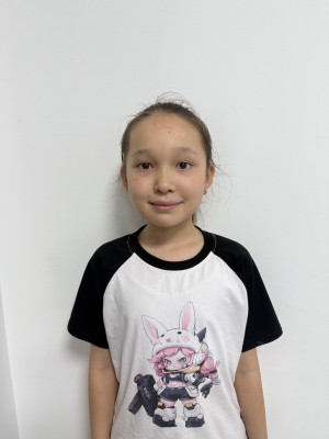 Аяулым Мөмен